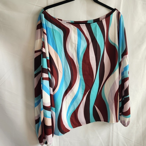 Colorful Wave Pattern Top - Picture 2 of 3